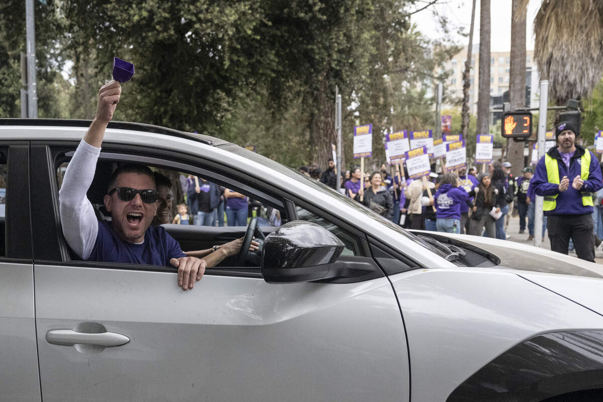 SEIU 1000 members strike outside the California Department of Education Headquarters in Sacramento on Wednesday, Oct. 21, 2026.